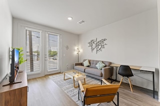 プライム ソコ チャーミング 1 ベッドルーム キング スイート ウィズ プール パーキング