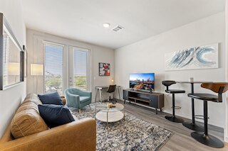 プライム ソコ ブライト 2ベッドルーム キングスイート ウィズ プール パーキング