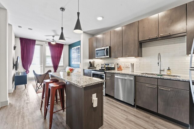 バイブラント 1 ベッドルーム キング スイート クロース トゥ ダウンタウン ウW ファスト WiFi