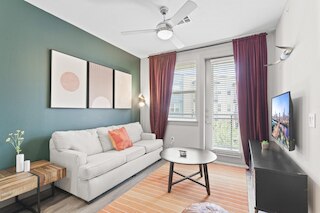 セリーン 1 ベッドルーム キング スイート クロース トゥ ダウンタウン W ファスト  WiFi