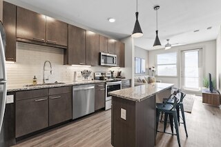 コージー 5 ベッドルーム キング スイート クロース トゥ ダウンタウン ウW ファスト  WiFi