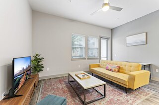 アップスケール 1 ベッドルーム キング スイート クロース トゥ ダウンタウン W ファスト  WiFi