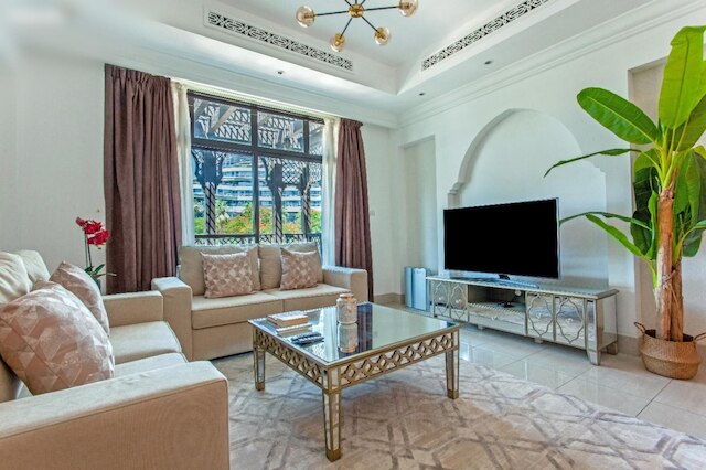 トラディショナル ミーッツ モダン イン ダウンタウン