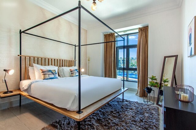 トラディショナル ミーッツ モダン イン ダウンタウン