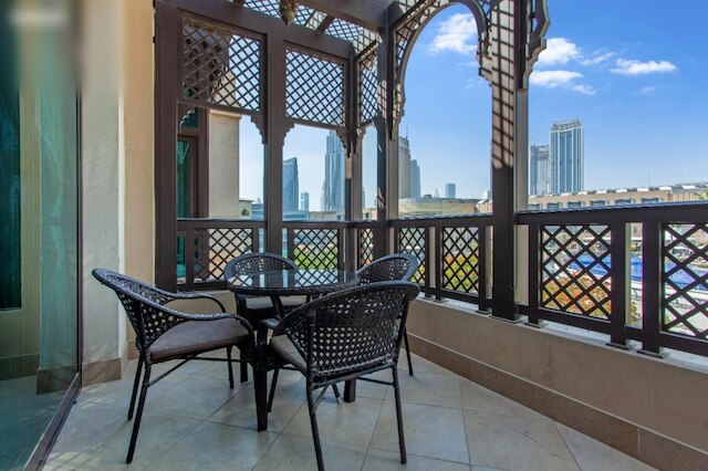 トラディショナル ミーッツ モダン イン ダウンタウン