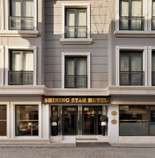 シャイニングスターホテル