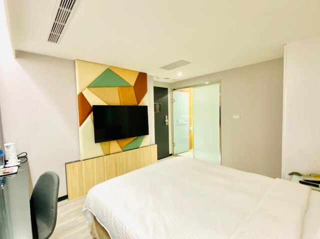 HUB HOTEL XIMEN XINING INN