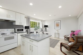 スタイリッシュ  1 ベッドルーム スイート イン ノース バンクーバー 10 ミンズ スキー