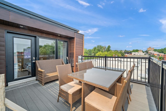 プライベート ルーフ トップ パティオ ダウンタウン メトロ フロンテナック