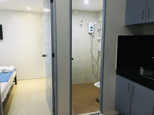 スター・デマカティ・トランシエント・イン