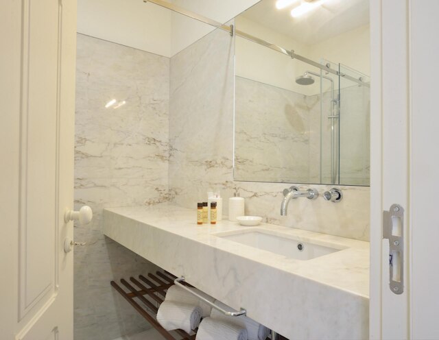 マーケット 2B イン オポルト ウィズ 1 バスルーム