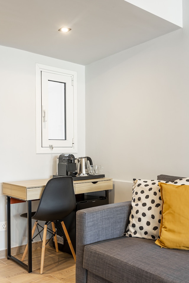 エルモス・アテネ・モダン・リビング