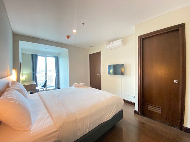 スペーシャス 2 ベッドルRム アパートメント  アット エル ロイヤル ニア ビップ