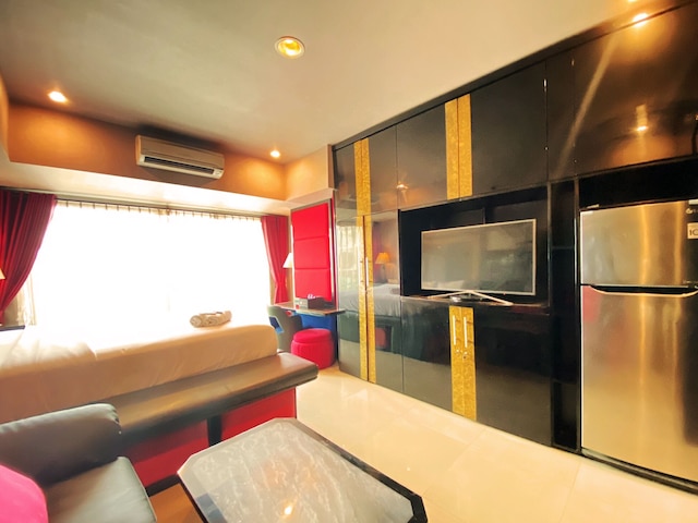 クリーン アンド コンフィー スタジオ ルーム アット タマンサリ ラ グランデ  アパートメント