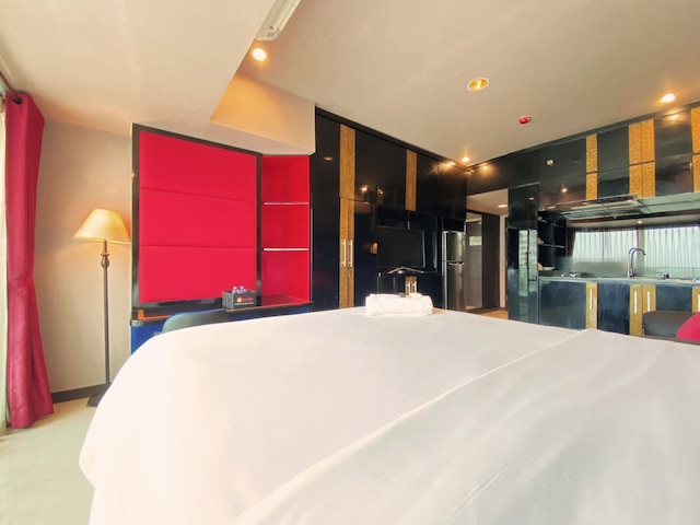 クリーン アンド コンフィー スタジオ ルーム アット タマンサリ ラ グランデ  アパートメント