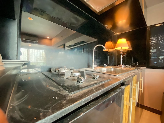 クリーン アンド コンフィー スタジオ ルーム アット タマンサリ ラ グランデ  アパートメント