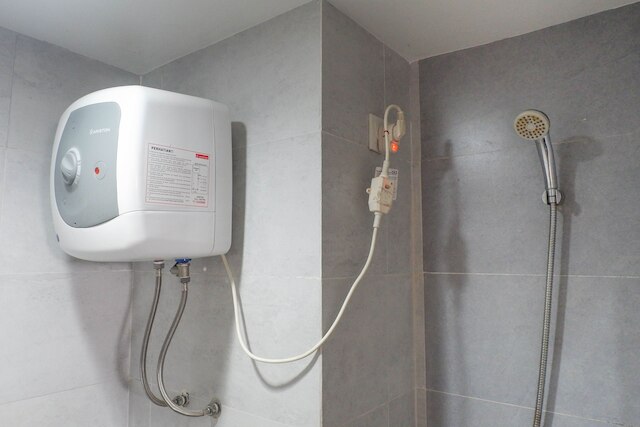 ミニマリスト モダン スタジオ ルーム アパートメント アット タマン メラティ