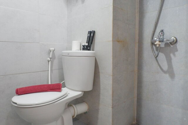 ミニマリスト モダン スタジオ ルーム アパートメント アット タマン メラティ