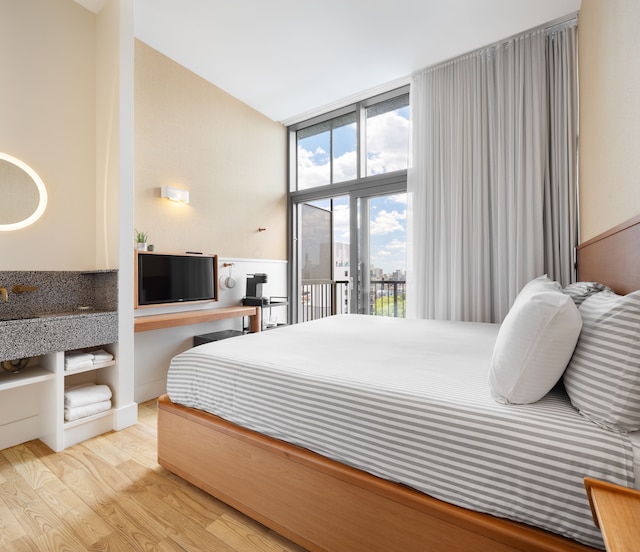 アンタイトル・アット3フリーマンアレー