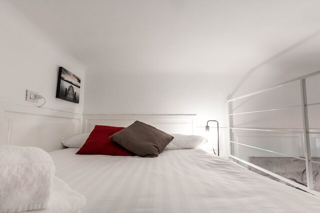 JOIVY ラブリー スタジオ フォー 2 ウィズ バルコニー ニア ドゥオーモ