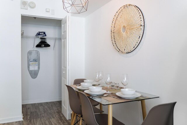 アメージング スタジオ アパート ブリッケル プール付き