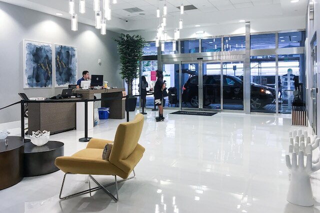 アメージング スタジオ アパート ブリッケル プール付き