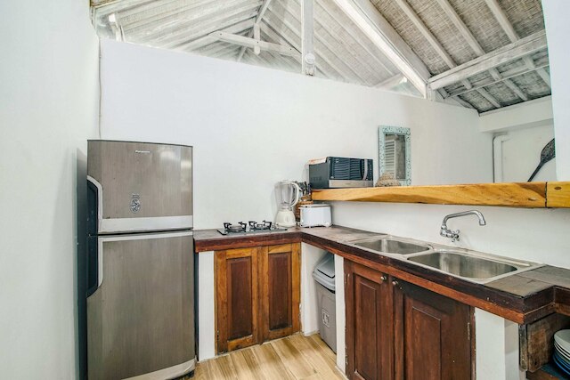 ヴィラ  ラクスマナ