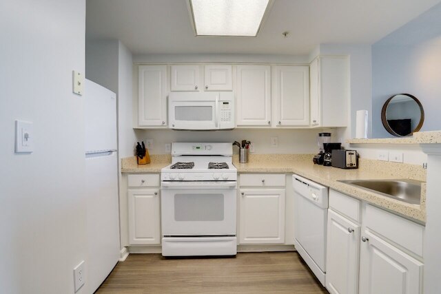 コージー1ベッドルームコンドボールストン