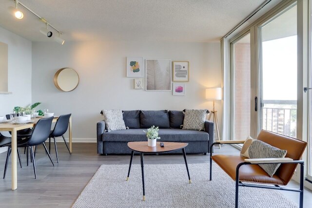 コージー1ベッドルームコンドボールストン