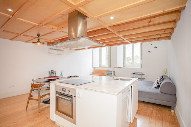 リービング - ガーデン ライト メザニン