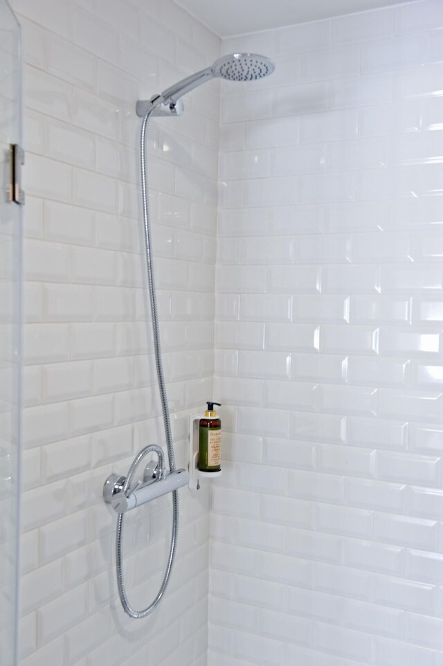 ジン オ クロック イン リスボン - バイ ミーシャズ プレイス 3A