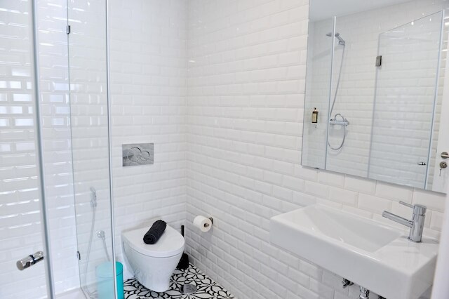 ジン オ クロック イン リスボン - バイ ミーシャズ プレイス 3A