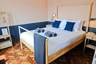 シャンパン バイブス イン リスボン - バイ ミーシャズ プレイス 5C