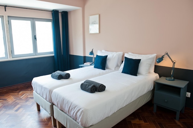 ポップ ザ コルク イン リスボン バイ ミーシャズ プレイス 5B