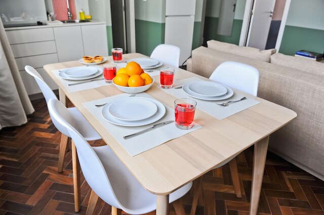 ポップ ザ コルク イン リスボン バイ ミーシャズ プレイス 5B