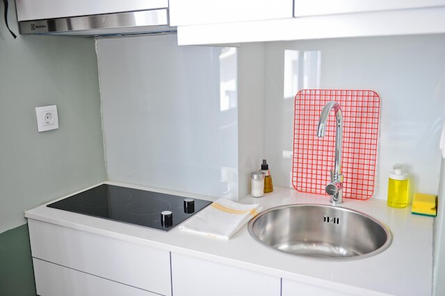 ポップ ザ コルク イン リスボン バイ ミーシャズ プレイス 5B