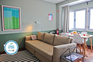 ポップ ザ コルク イン リスボン バイ ミーシャズ プレイス 5B