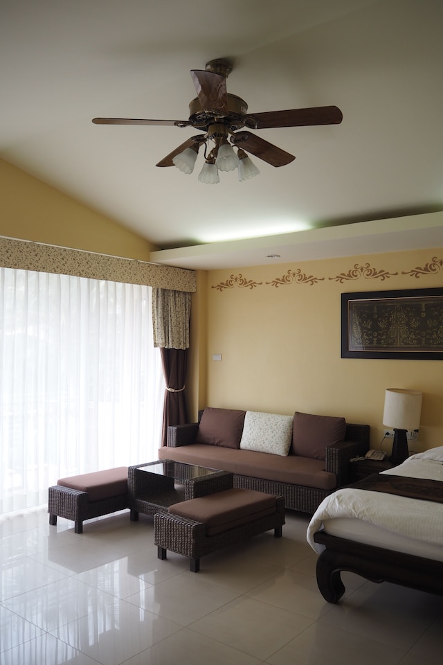 ヴィラ トンブラ