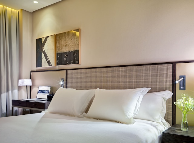 H 10 アート ギャラリー