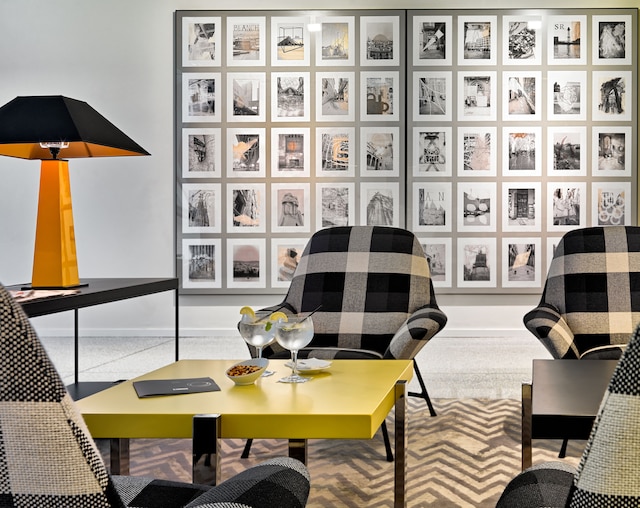 H 10 アート ギャラリー