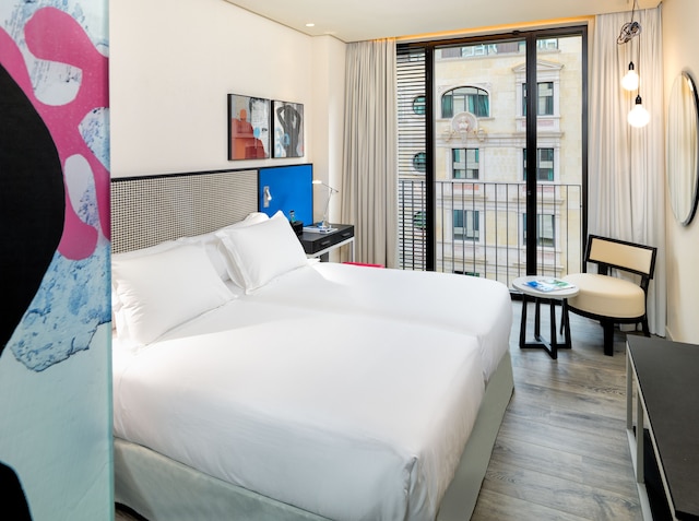 H 10 アート ギャラリー