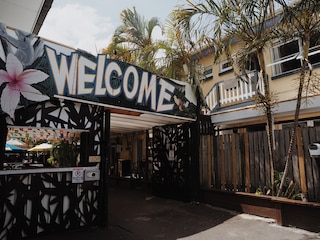 バックパッカーズ イン パラダイス リゾート - ホステル