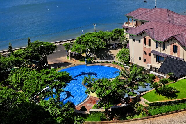 ビーチフロント ホテル