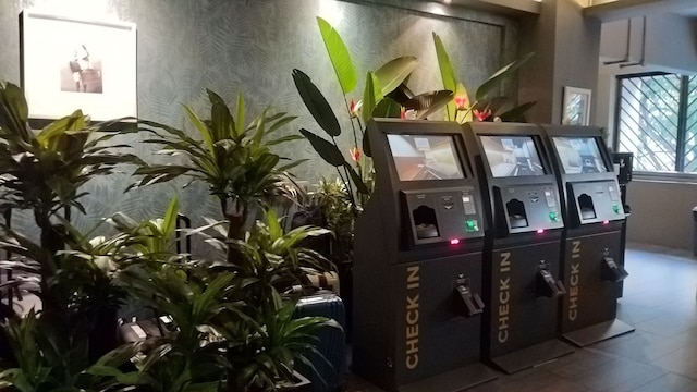 ザ・ポッド・アット・ビーチ・ロード