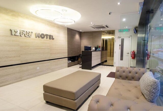 12 フライ ホテル