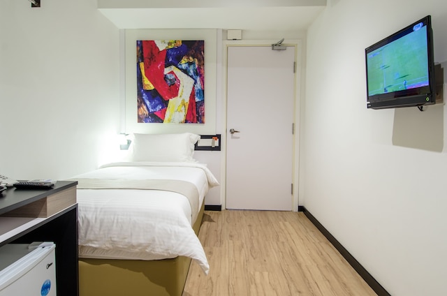 12 フライ ホテル