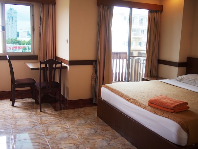 ナヴィンマンション 3