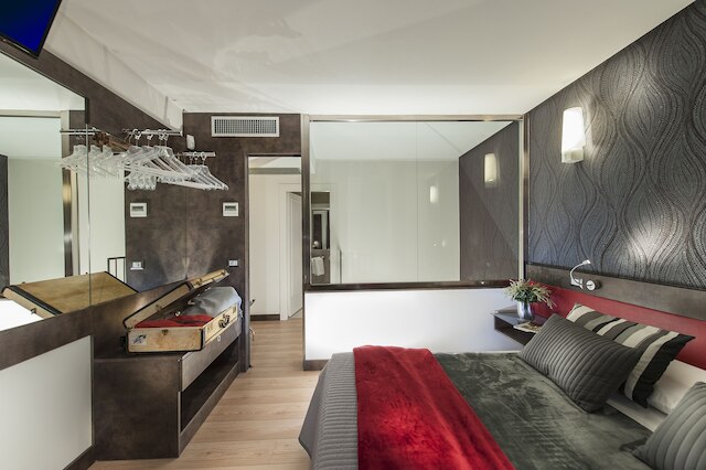 ハイスイートローマ