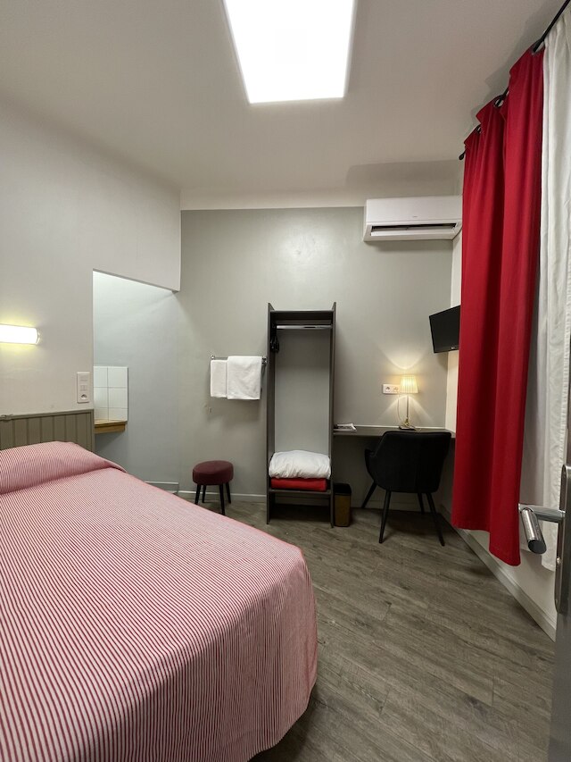 オテル ミストラル コメディー サン ロシュ