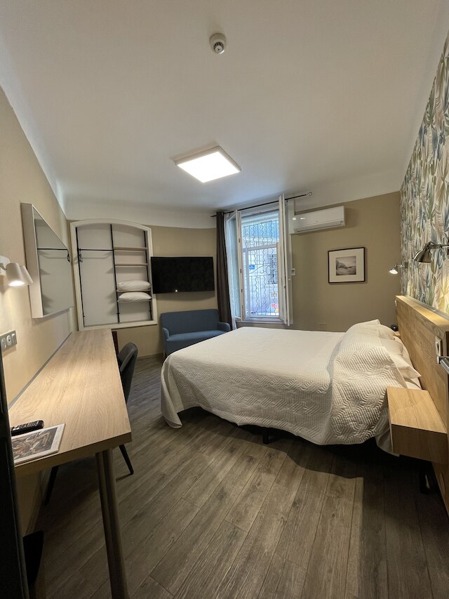 オテル ミストラル コメディー サン ロシュ